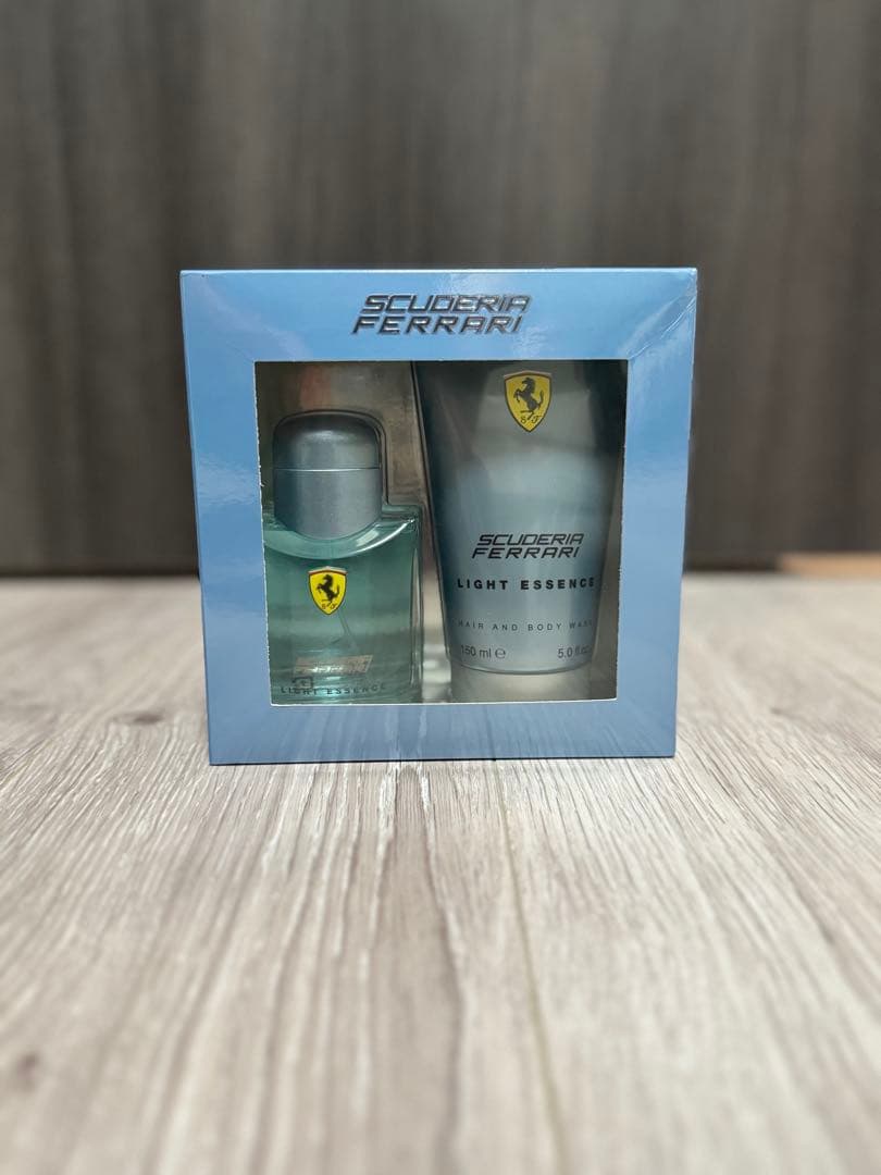 新品　フェラーリ香水「スクーデリア フェラーリ ライトエッセンス ギフトセット」